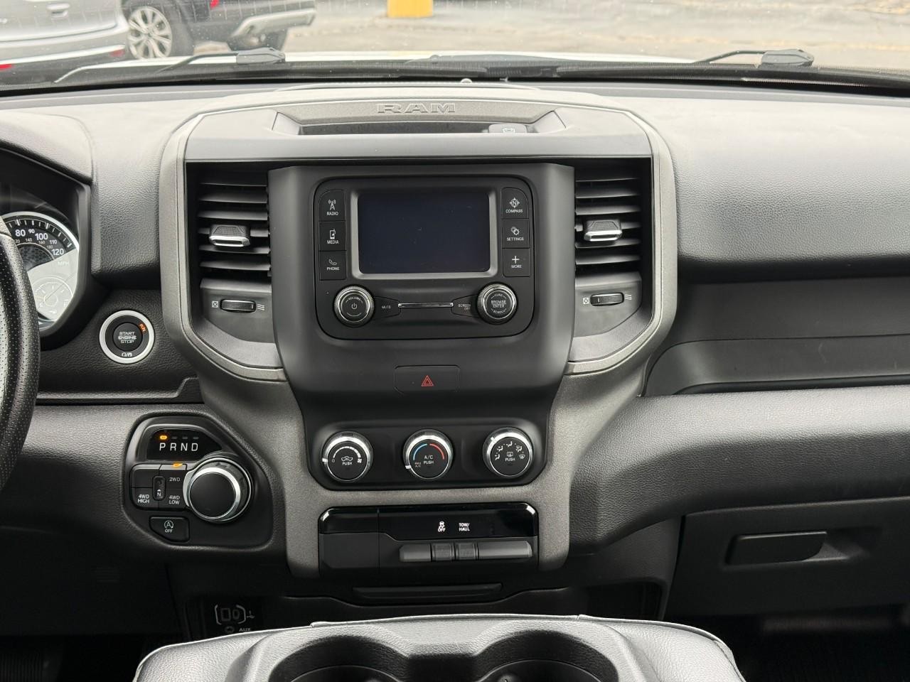 Ram 1500 Vehicle Full-screen Gallery Image 13