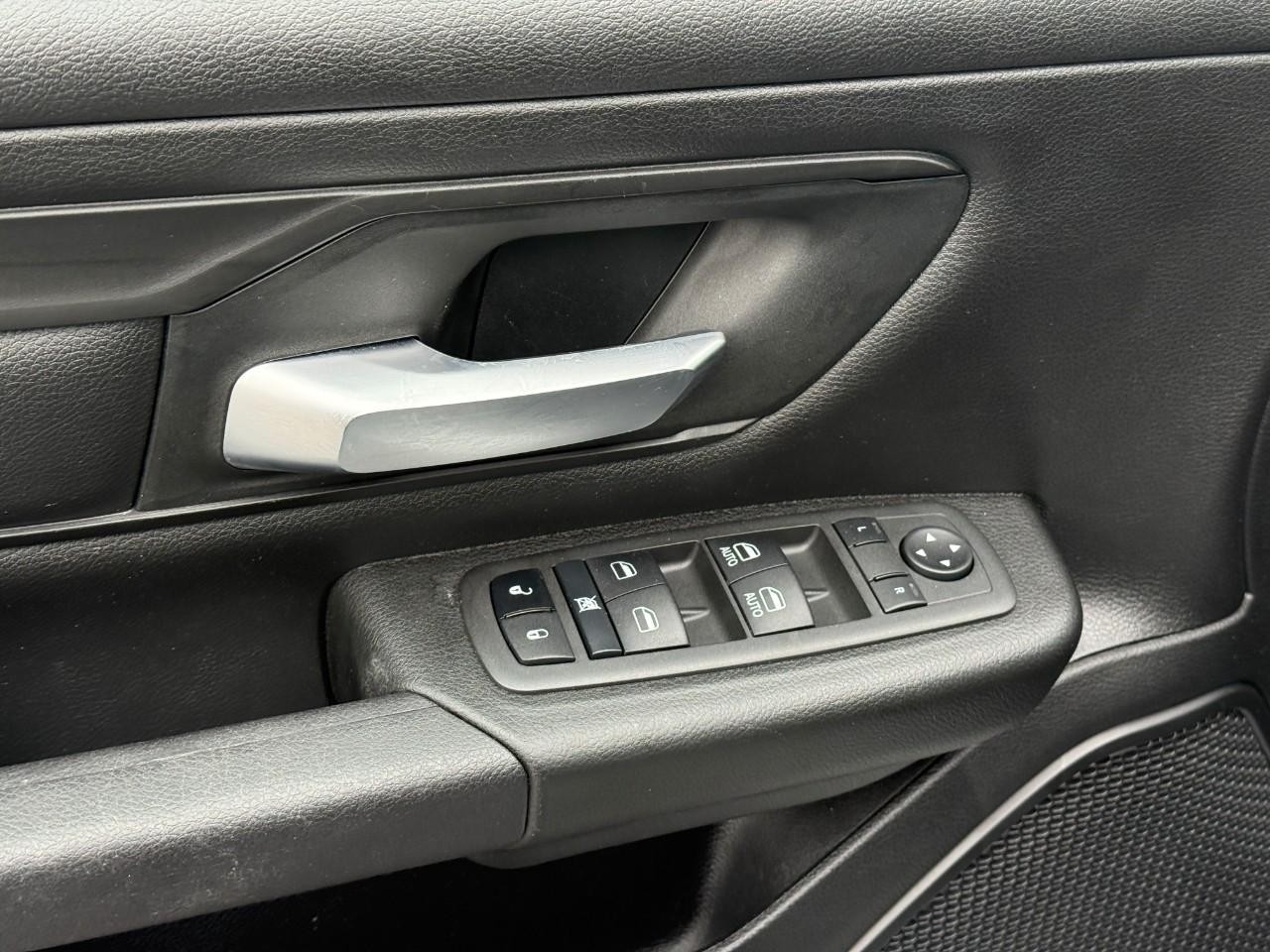 Ram 1500 Vehicle Full-screen Gallery Image 15