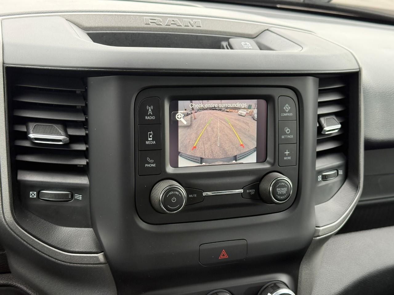 Ram 1500 Vehicle Full-screen Gallery Image 21