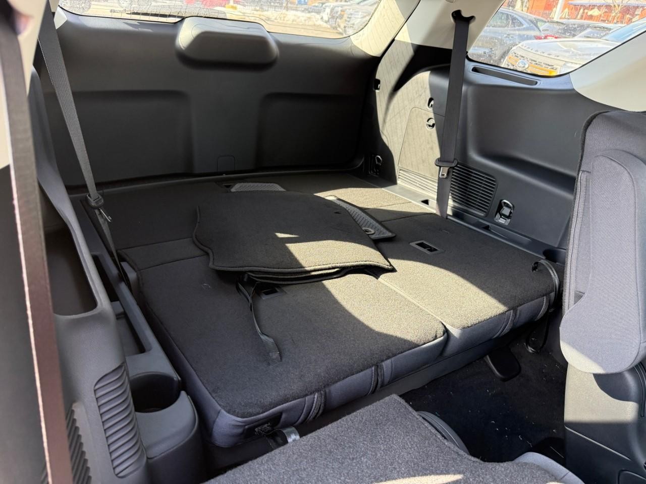 Ford Explorer Vehicle Full-screen Gallery Image 05