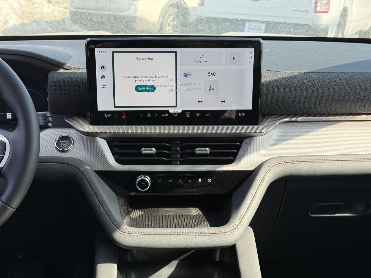 Ford Explorer Vehicle Full-screen Gallery Image 09