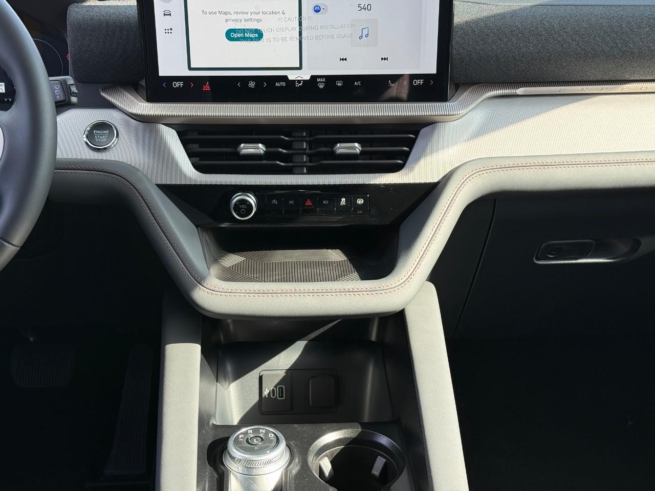 Ford Explorer Vehicle Full-screen Gallery Image 10