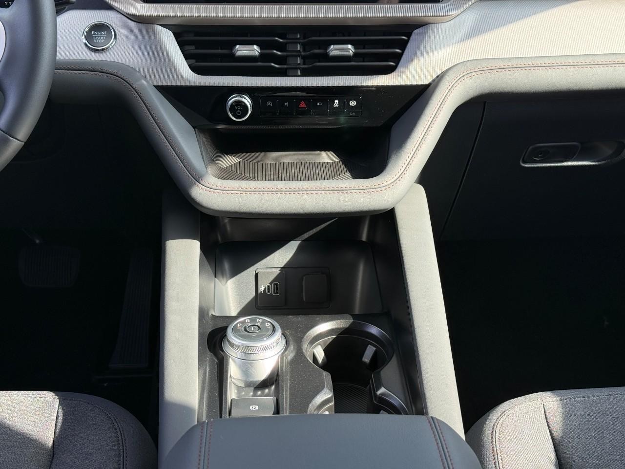 Ford Explorer Vehicle Full-screen Gallery Image 11