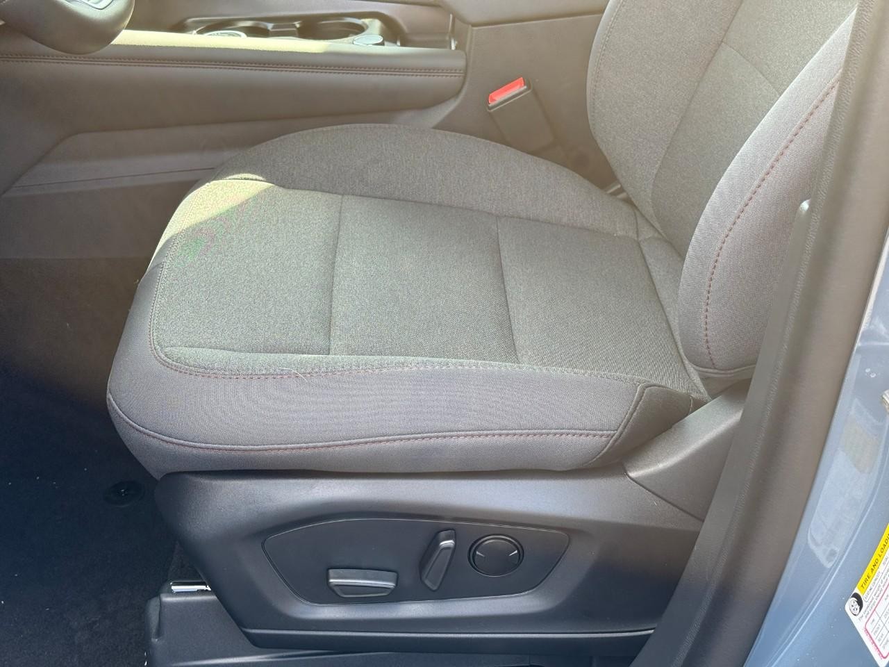 Ford Explorer Vehicle Full-screen Gallery Image 14