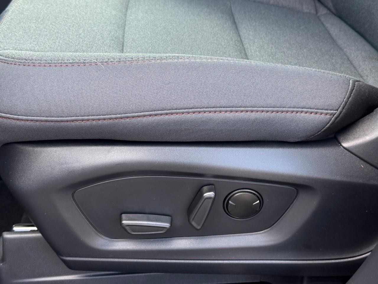 Ford Explorer Vehicle Full-screen Gallery Image 15