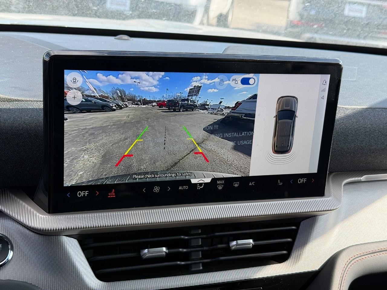 Ford Explorer Vehicle Full-screen Gallery Image 20