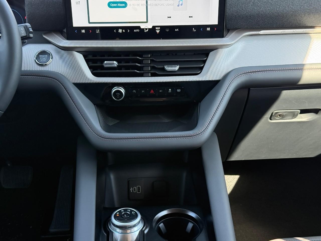 Ford Explorer Vehicle Full-screen Gallery Image 09