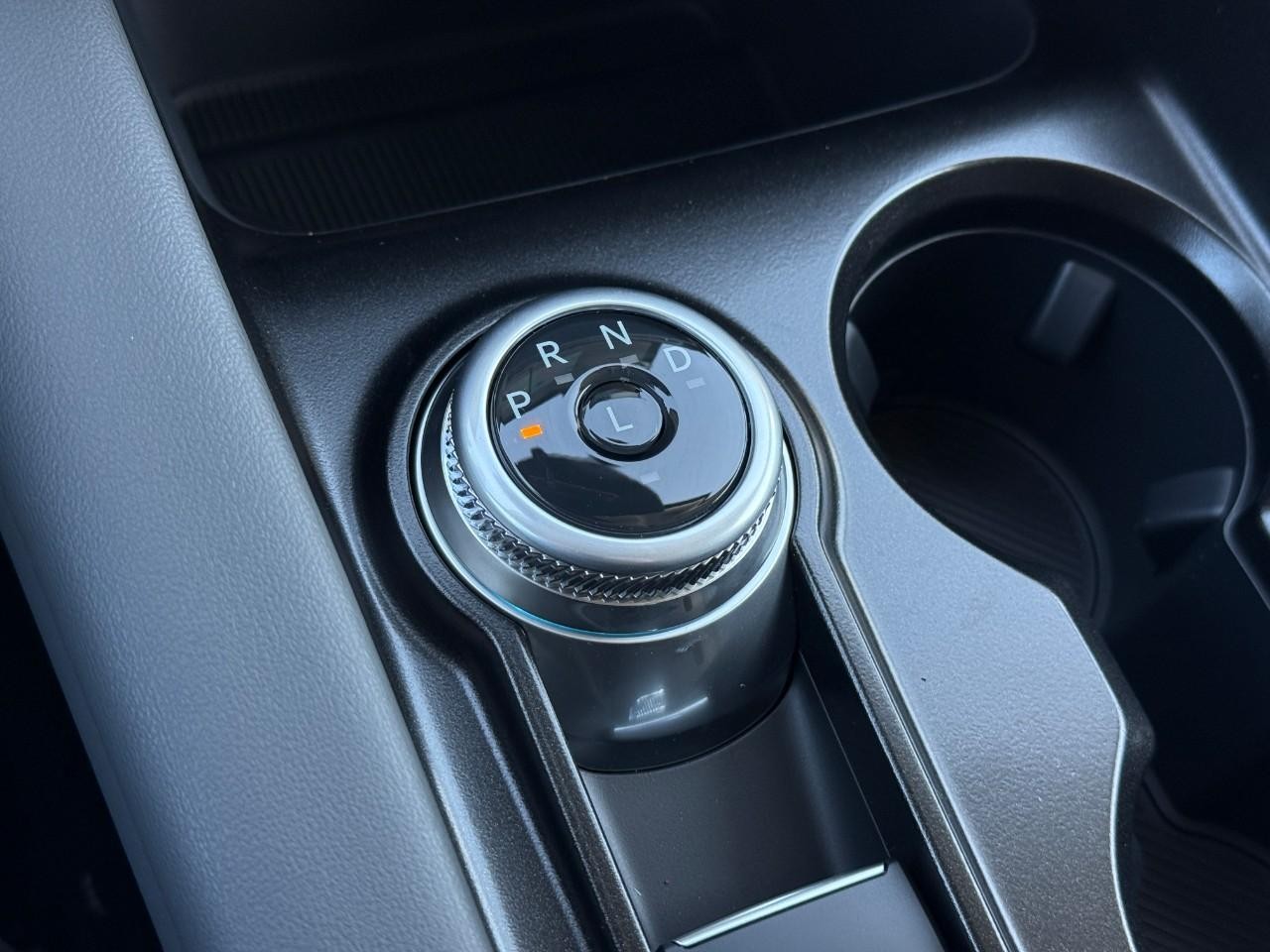 Ford Explorer Vehicle Full-screen Gallery Image 16