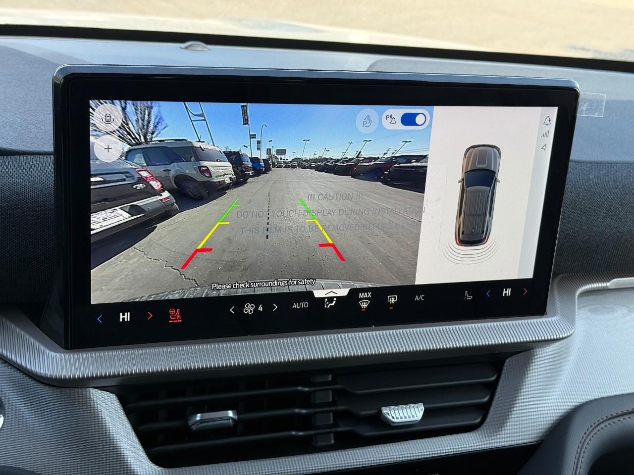 Ford Explorer Vehicle Full-screen Gallery Image 17