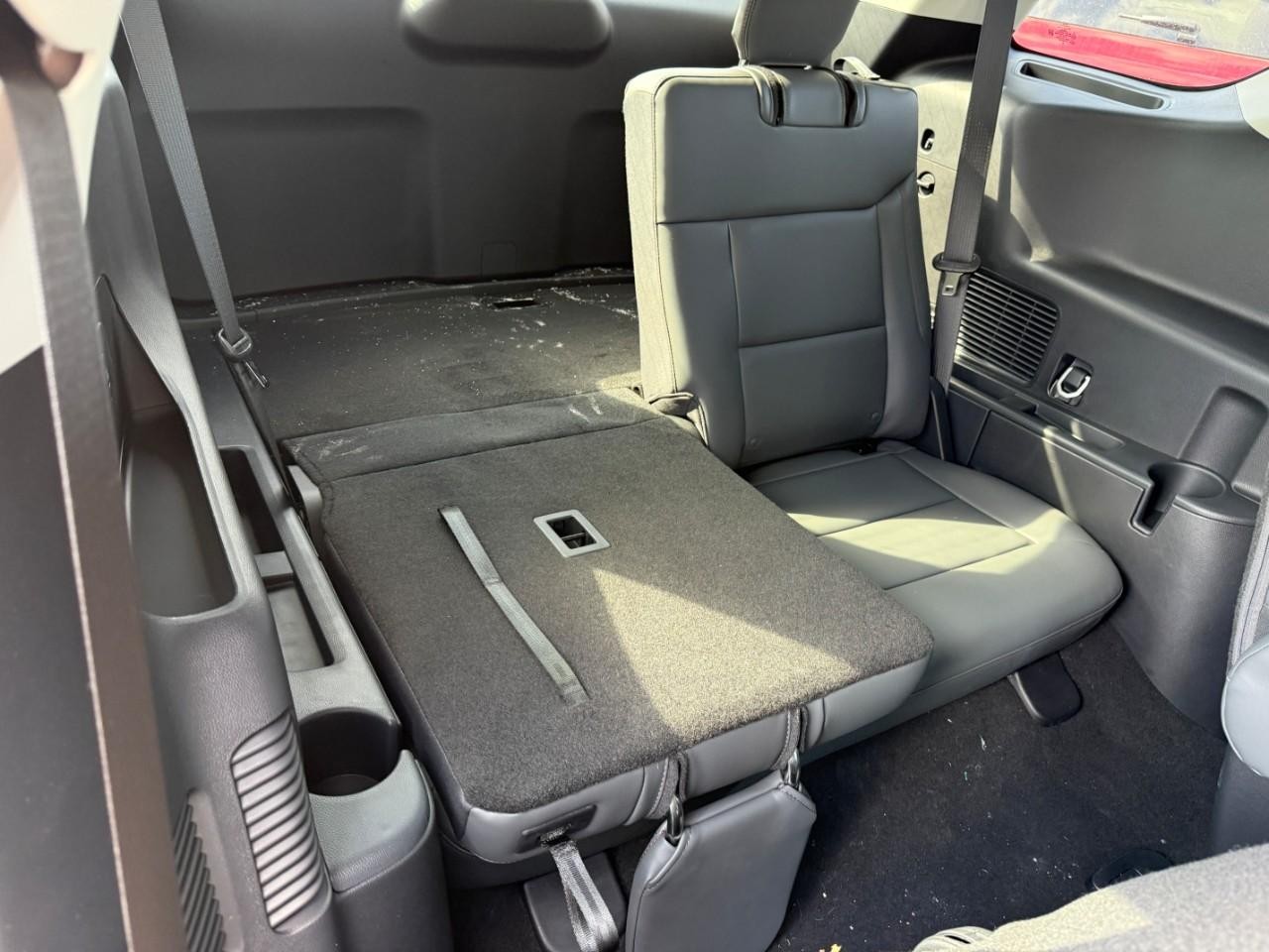 Ford Explorer Vehicle Full-screen Gallery Image 06