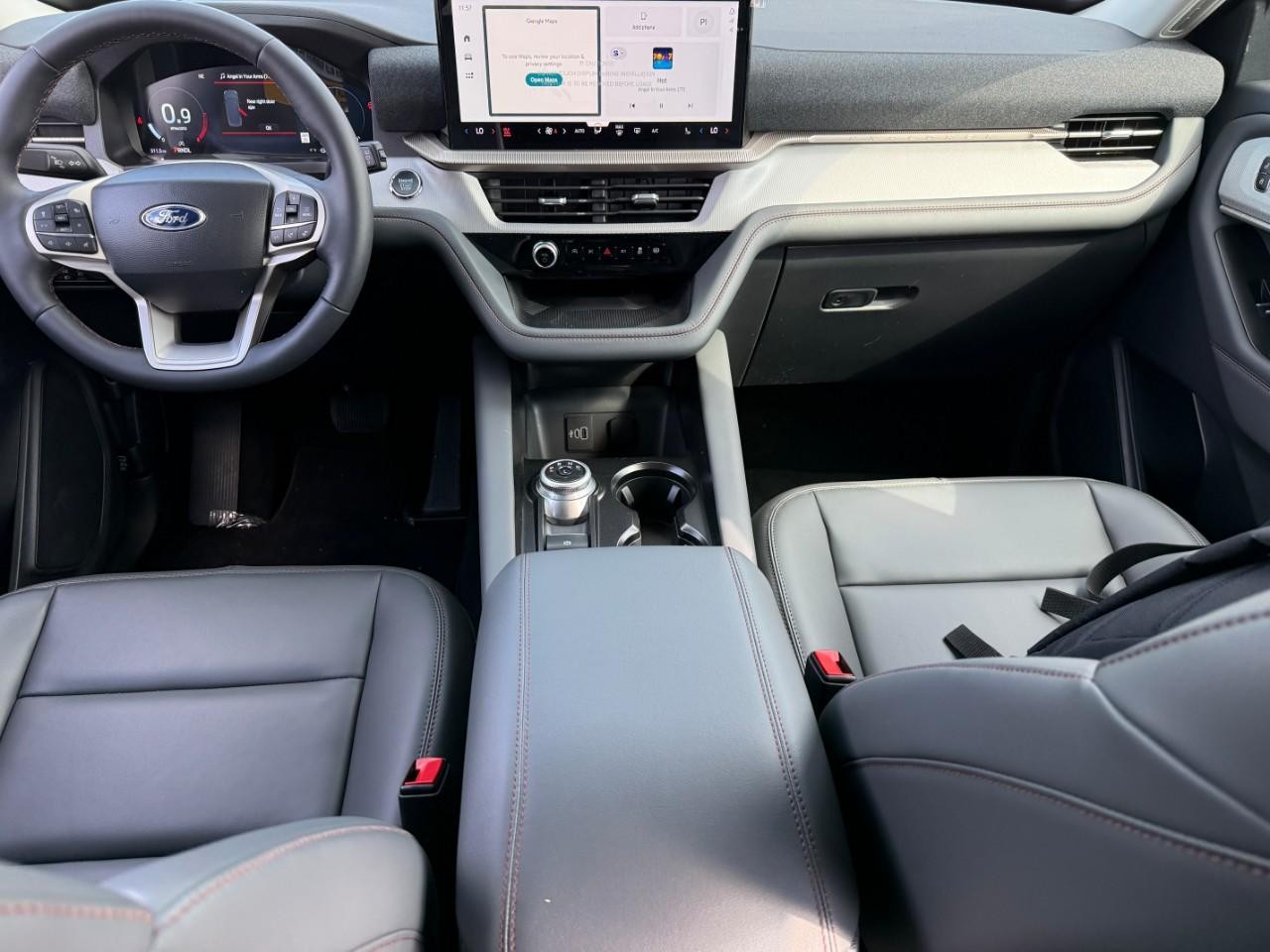 Ford Explorer Vehicle Full-screen Gallery Image 07