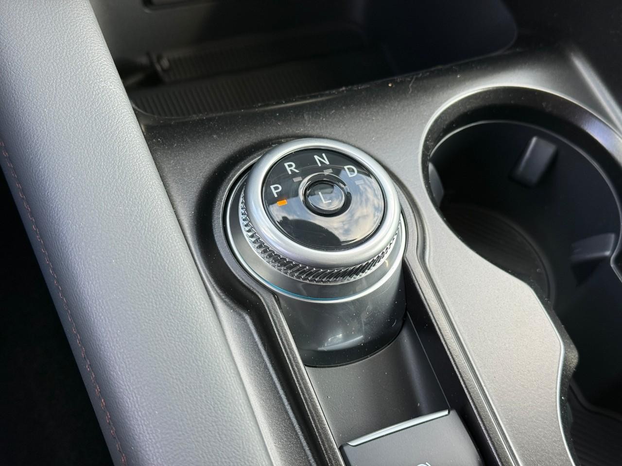 Ford Explorer Vehicle Full-screen Gallery Image 17