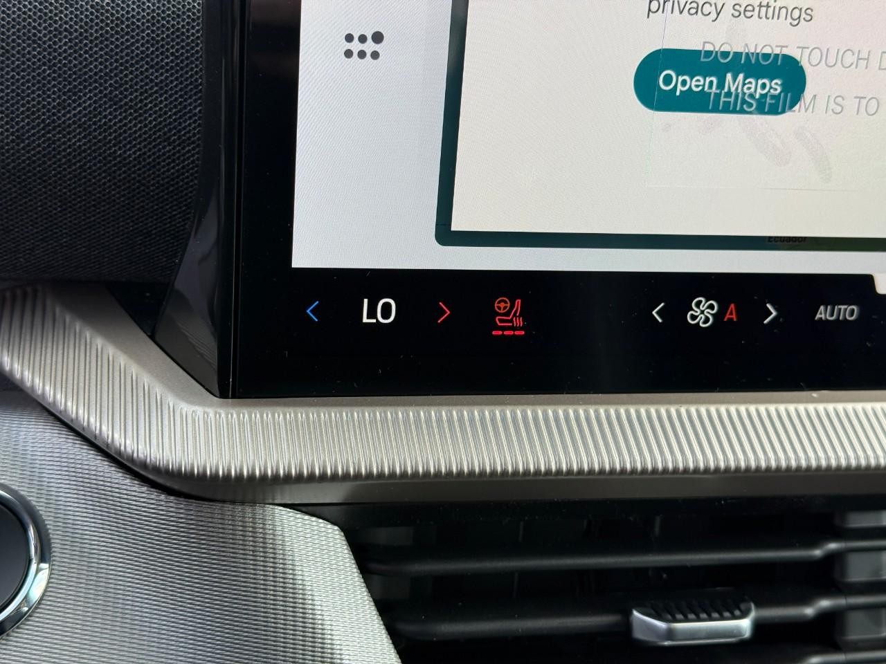 Ford Explorer Vehicle Full-screen Gallery Image 18