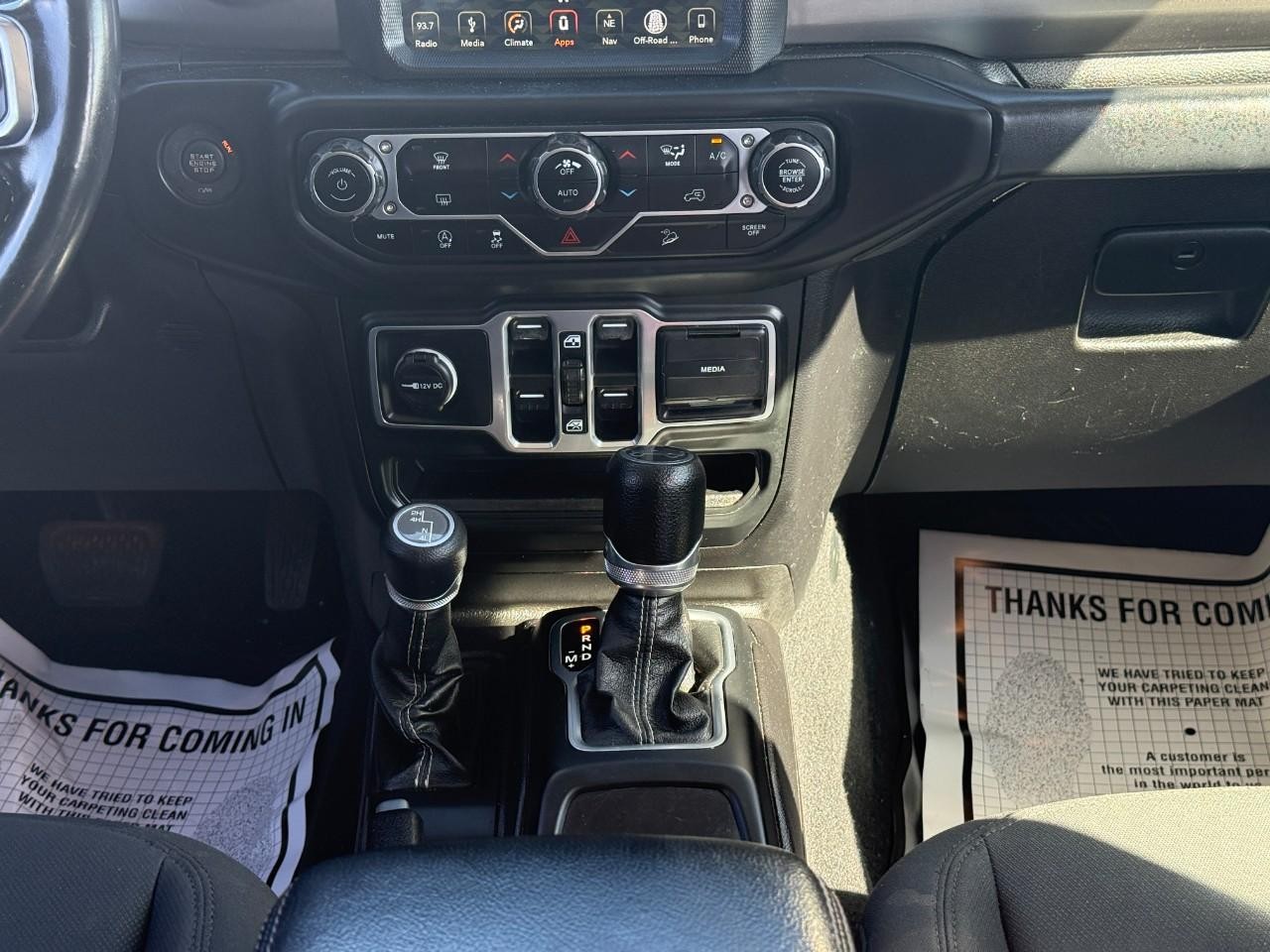 Jeep Wrangler Unlimited Vehicle Full-screen Gallery Image 10