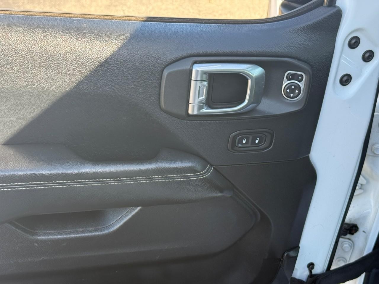 Jeep Wrangler Unlimited Vehicle Full-screen Gallery Image 11