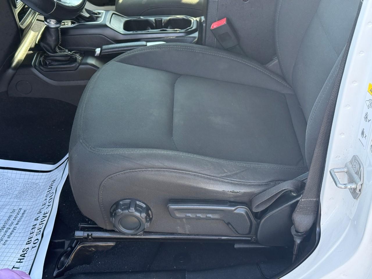 Jeep Wrangler Unlimited Vehicle Full-screen Gallery Image 12