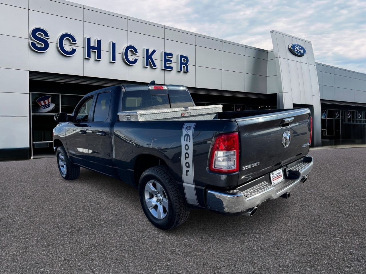 Ram 1500 Vehicle Full-screen Gallery Image 03