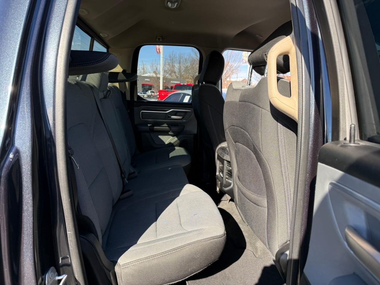 Ram 1500 Vehicle Full-screen Gallery Image 08