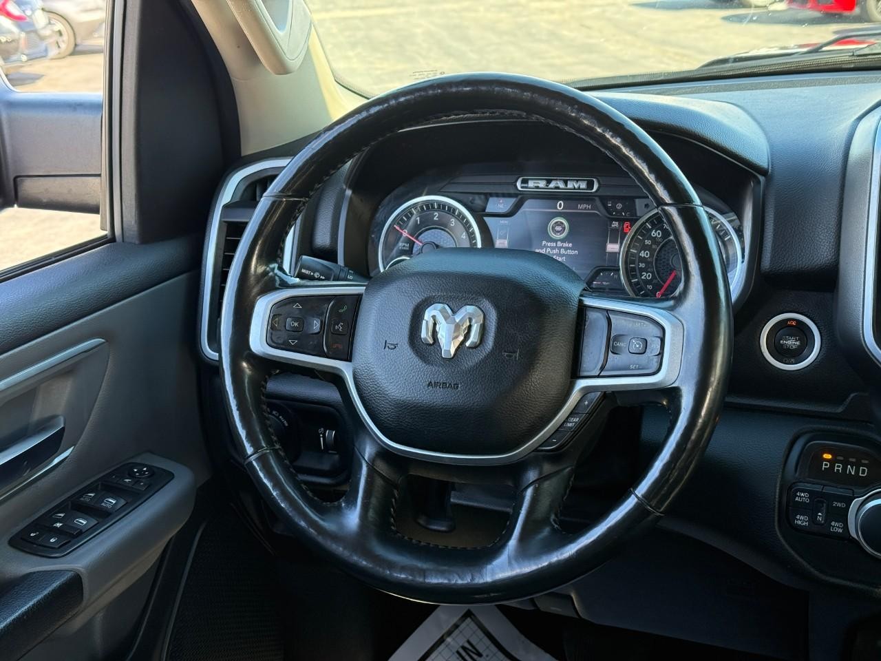 Ram 1500 Vehicle Full-screen Gallery Image 10