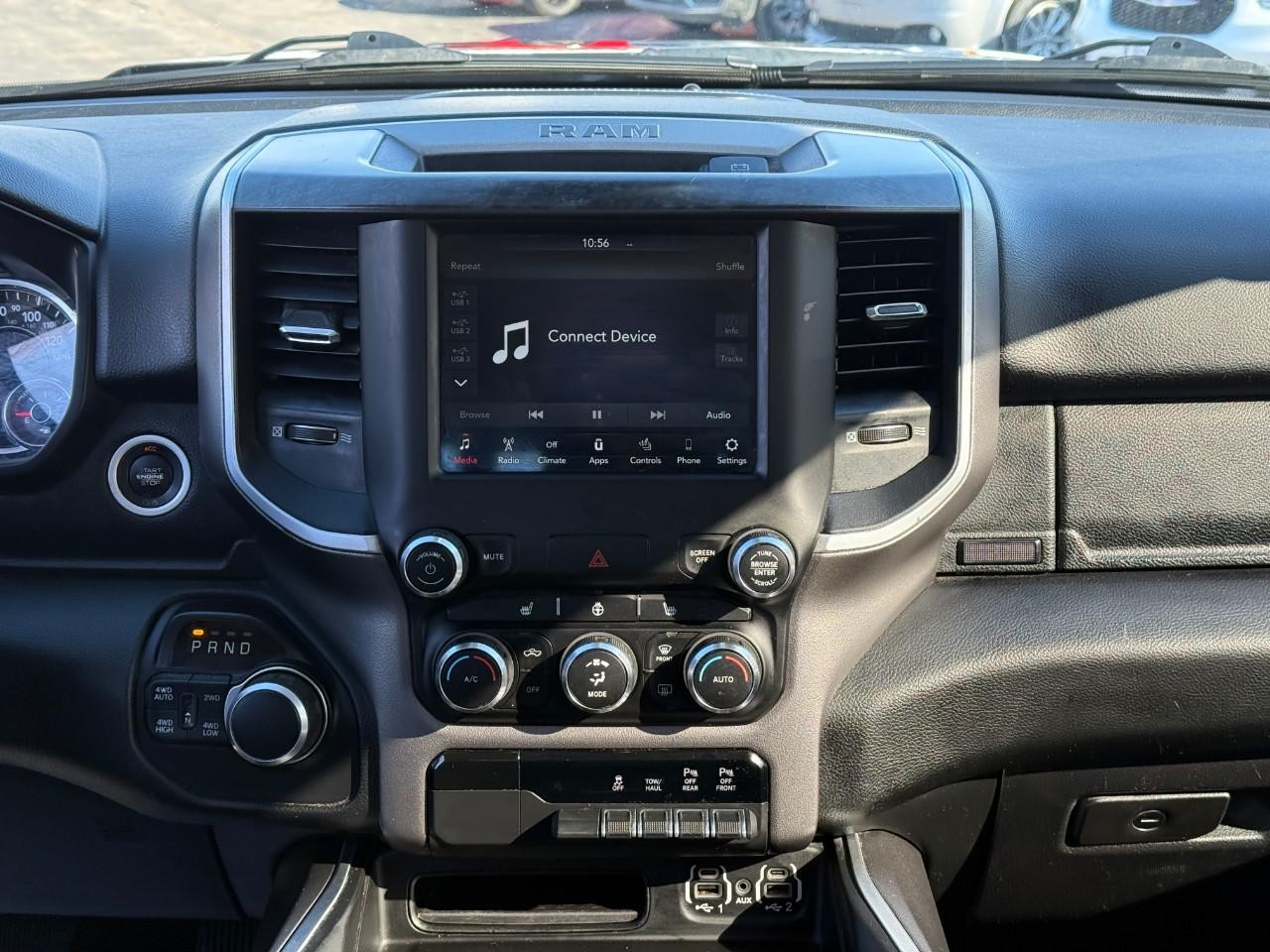 Ram 1500 Vehicle Full-screen Gallery Image 11