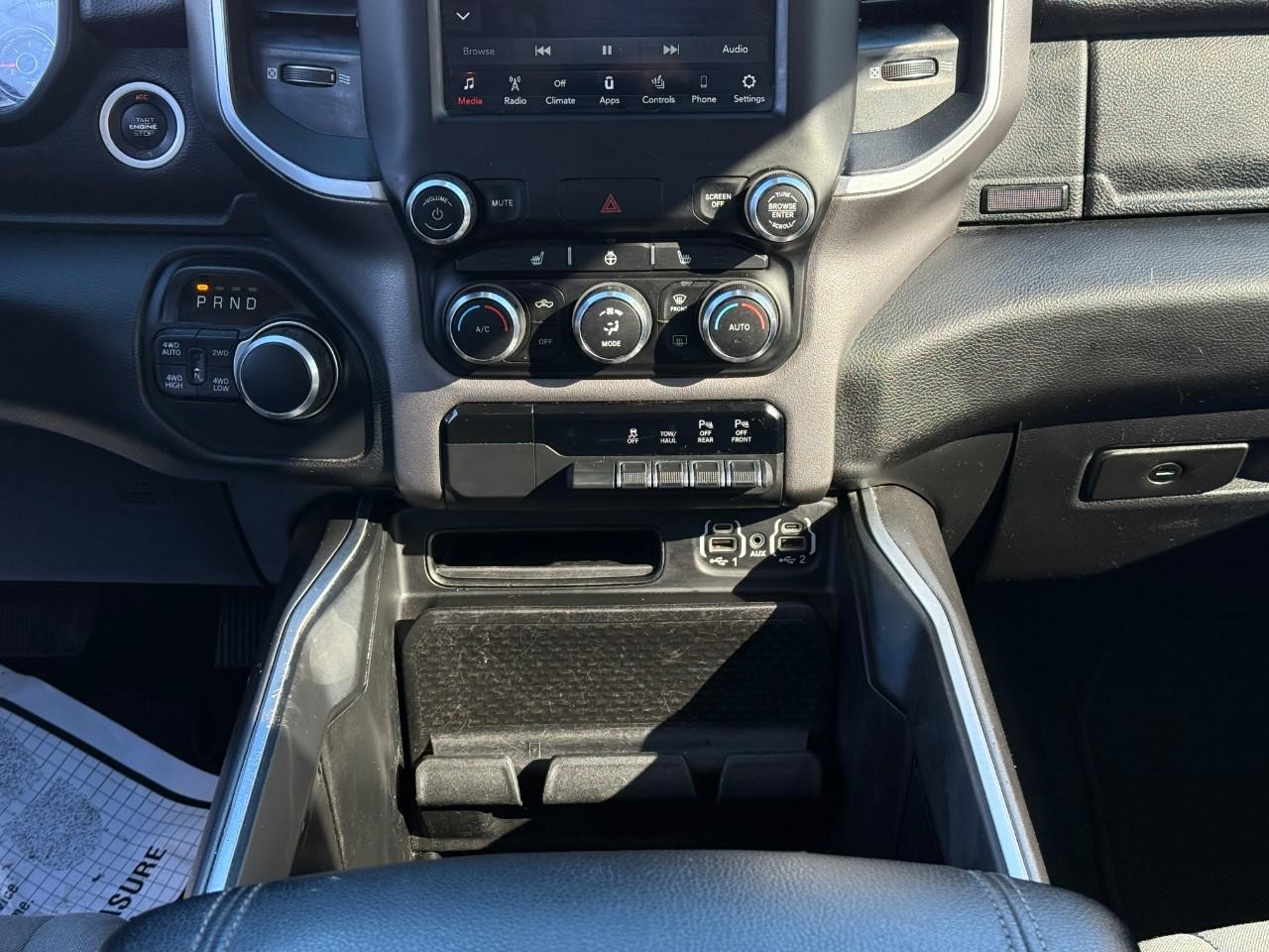 Ram 1500 Vehicle Full-screen Gallery Image 12