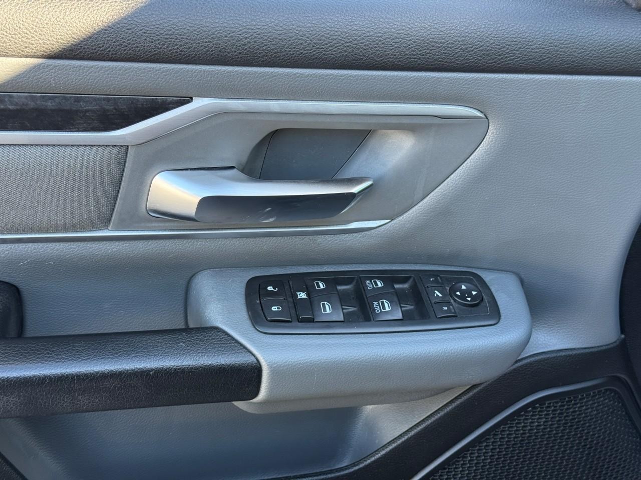 Ram 1500 Vehicle Full-screen Gallery Image 13