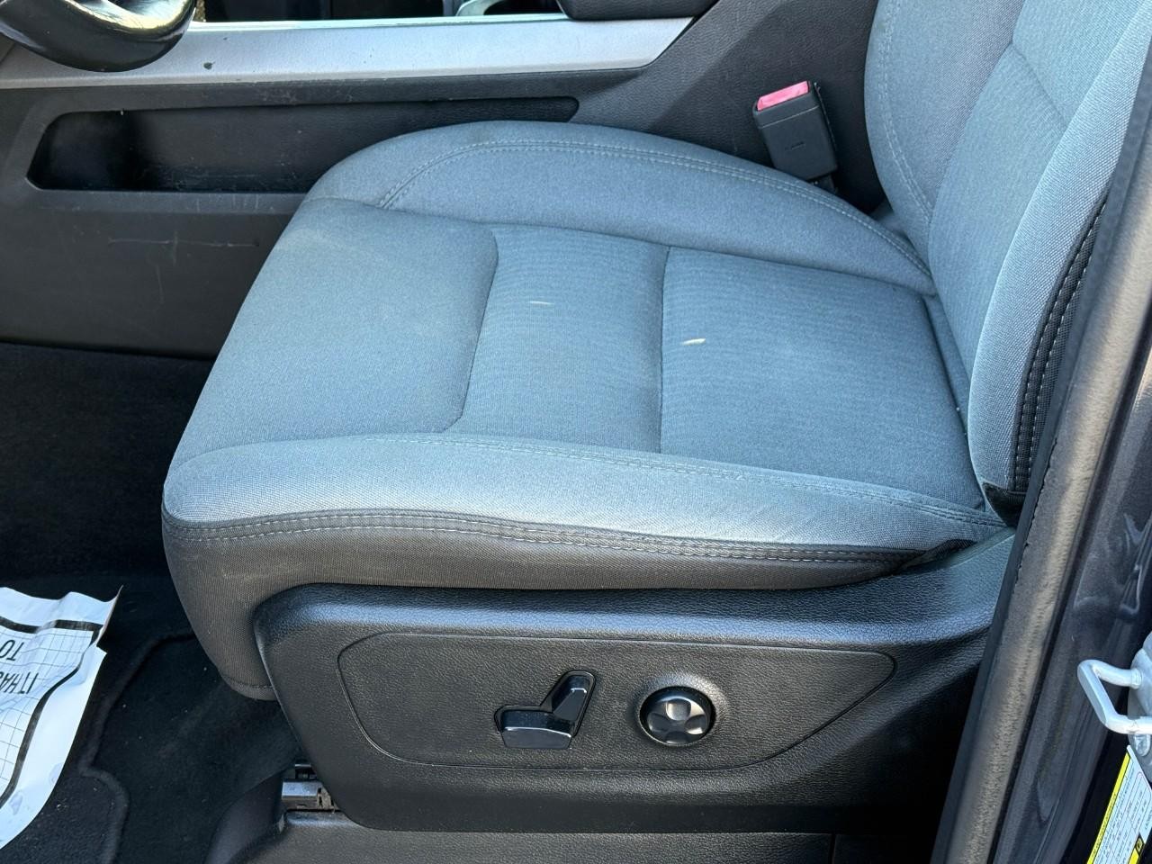 Ram 1500 Vehicle Full-screen Gallery Image 14