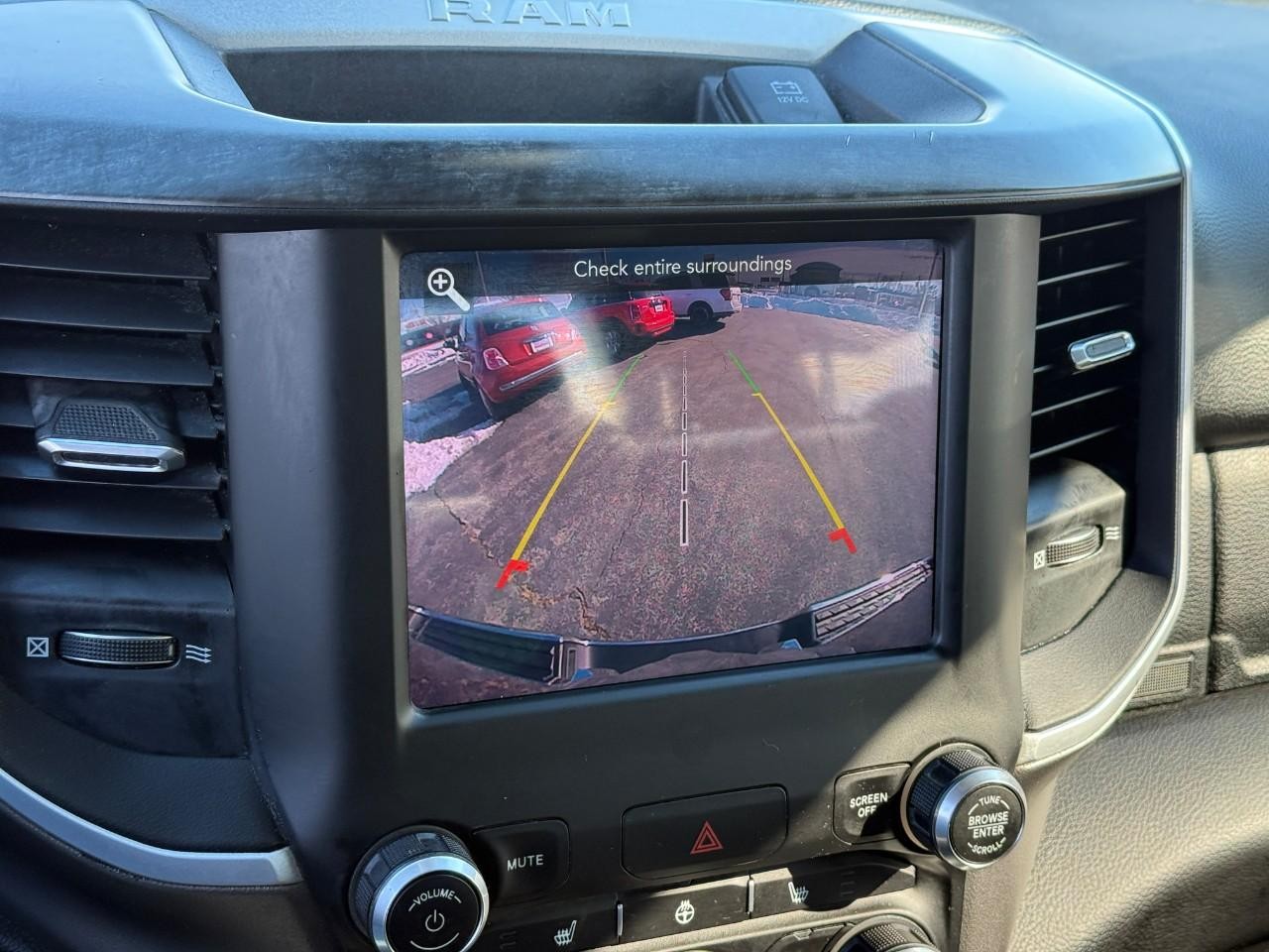 Ram 1500 Vehicle Full-screen Gallery Image 21