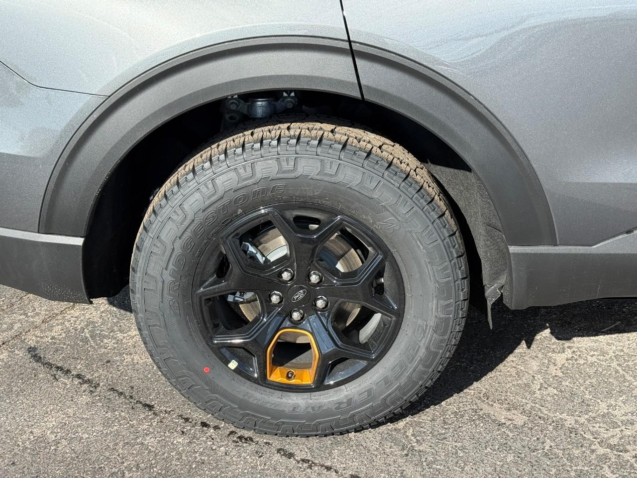 Ford Explorer Vehicle Full-screen Gallery Image 05