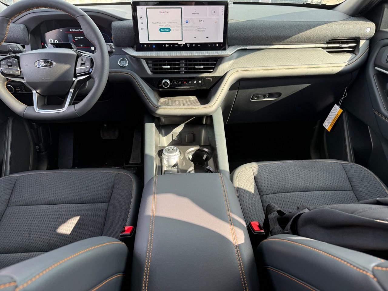 Ford Explorer Vehicle Full-screen Gallery Image 07