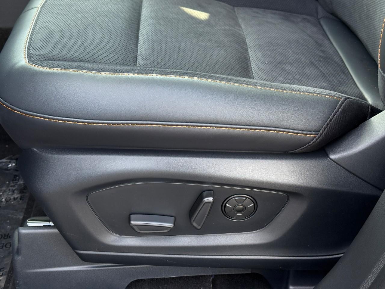 Ford Explorer Vehicle Full-screen Gallery Image 15