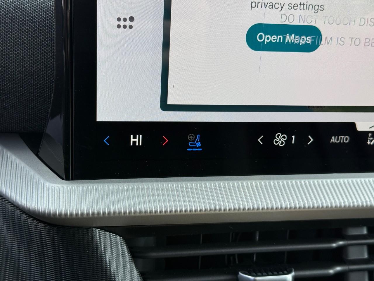 Ford Explorer Vehicle Full-screen Gallery Image 18