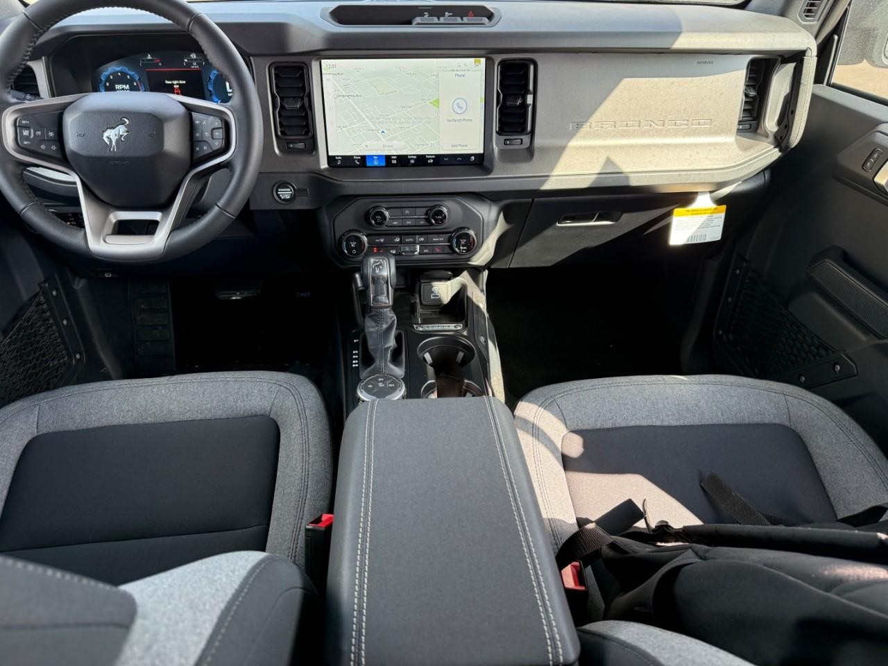 Ford Bronco Vehicle Full-screen Gallery Image 06