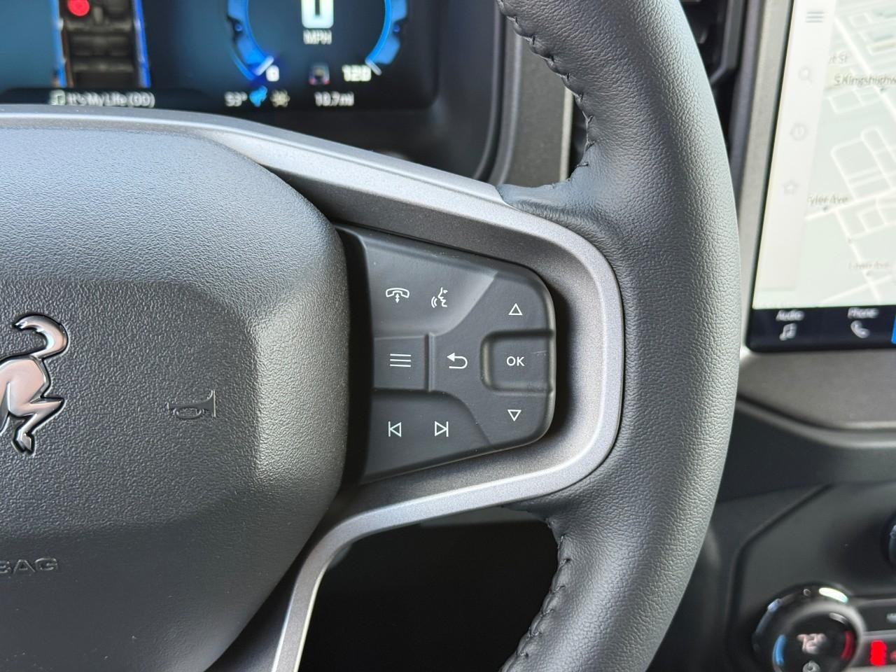 Ford Bronco Vehicle Full-screen Gallery Image 14