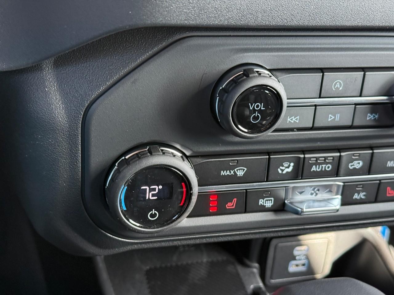 Ford Bronco Vehicle Full-screen Gallery Image 16