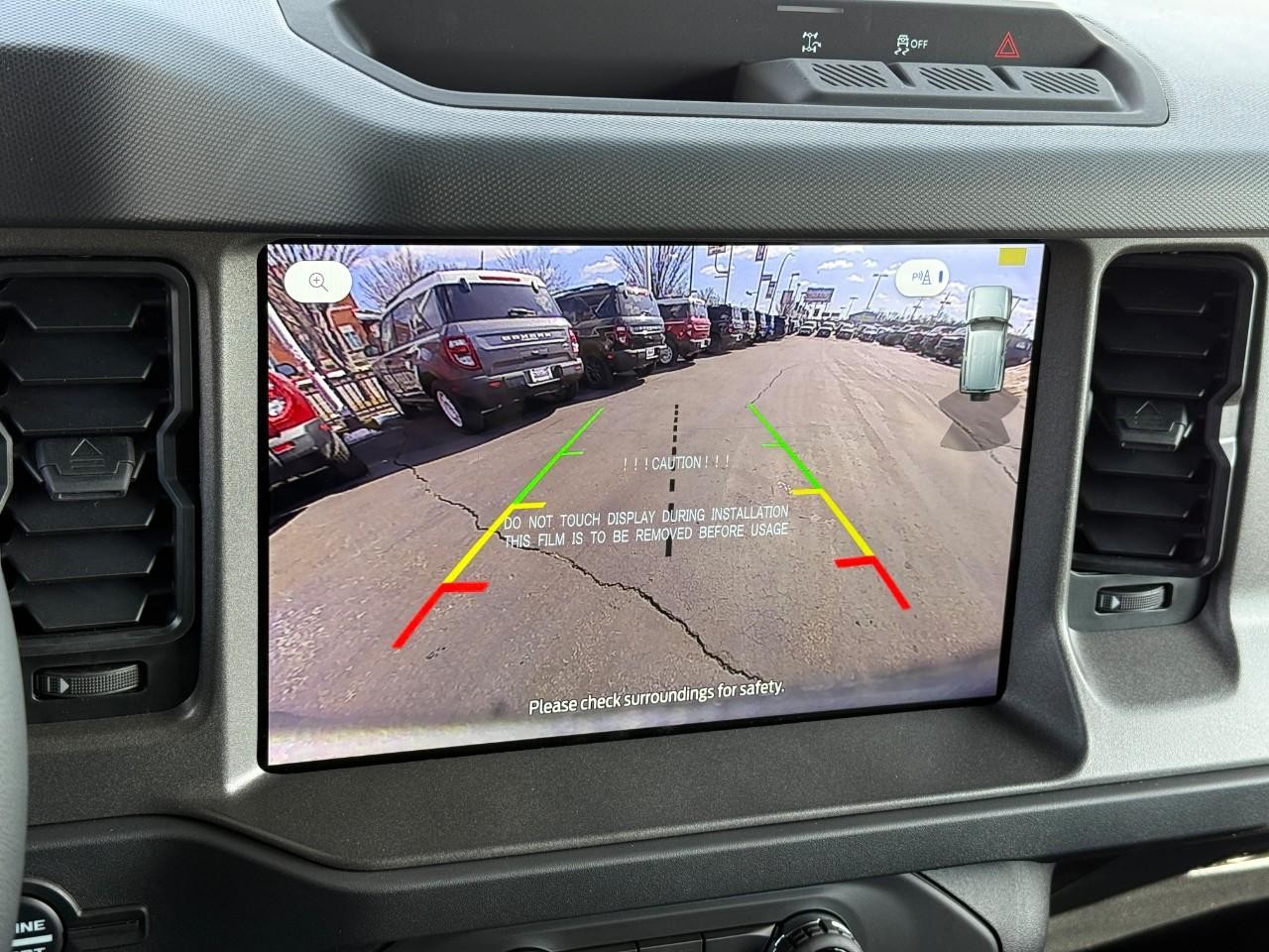 Ford Bronco Vehicle Full-screen Gallery Image 17