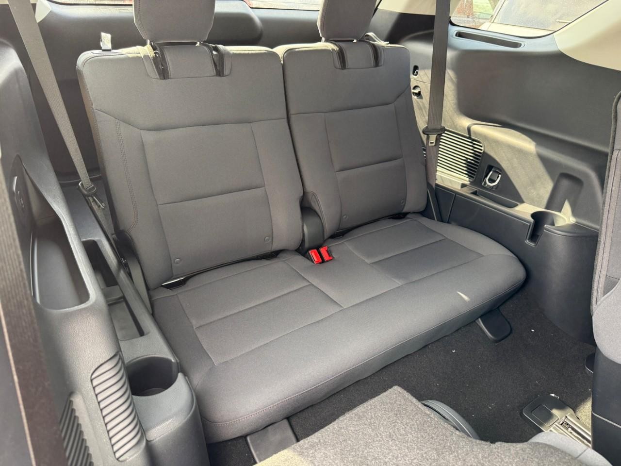 Ford Explorer Vehicle Full-screen Gallery Image 06