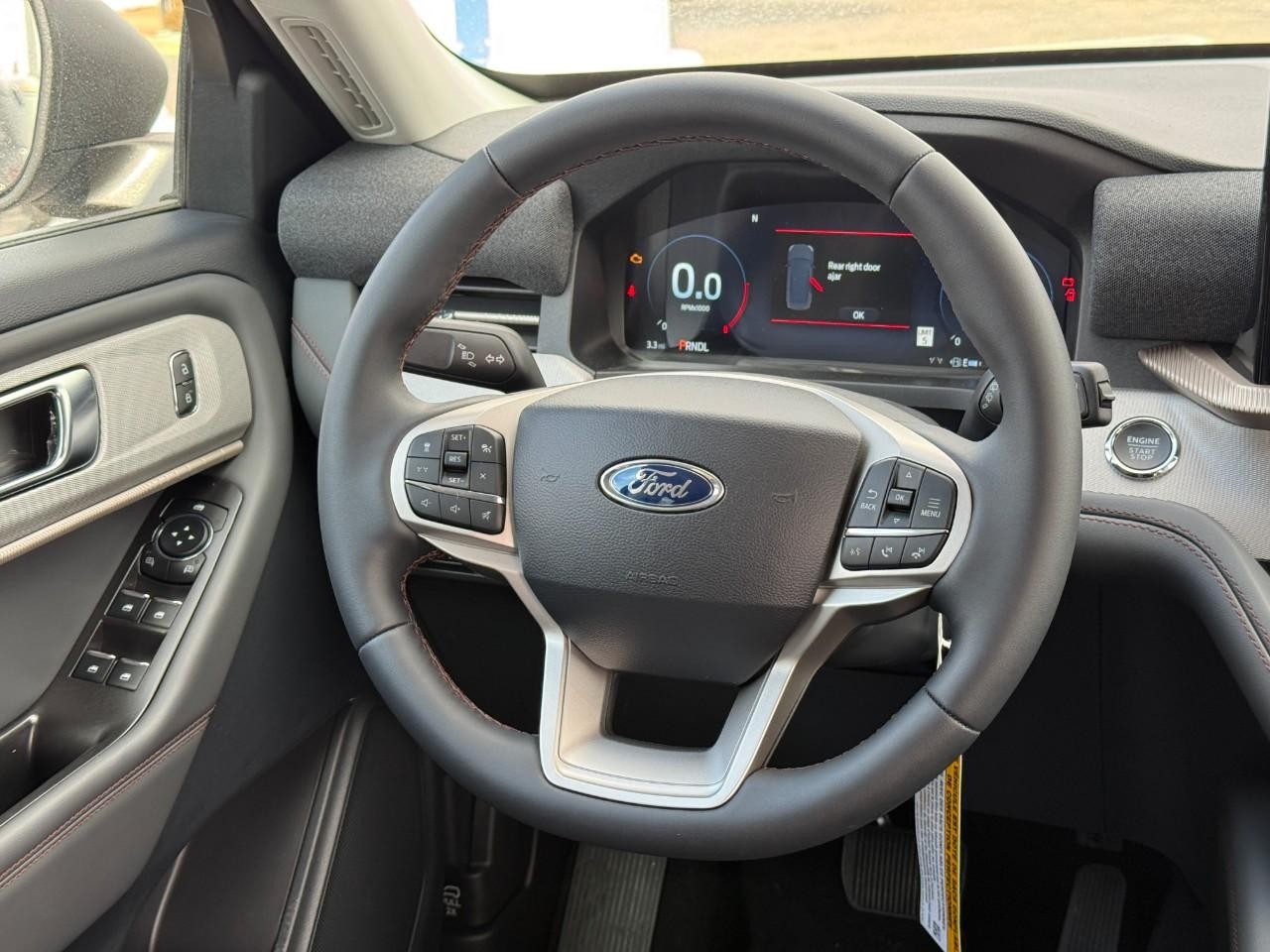 Ford Explorer Vehicle Full-screen Gallery Image 08