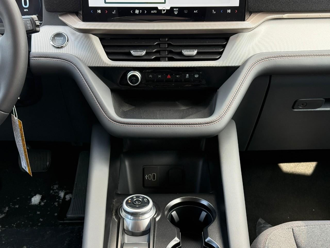 Ford Explorer Vehicle Full-screen Gallery Image 10