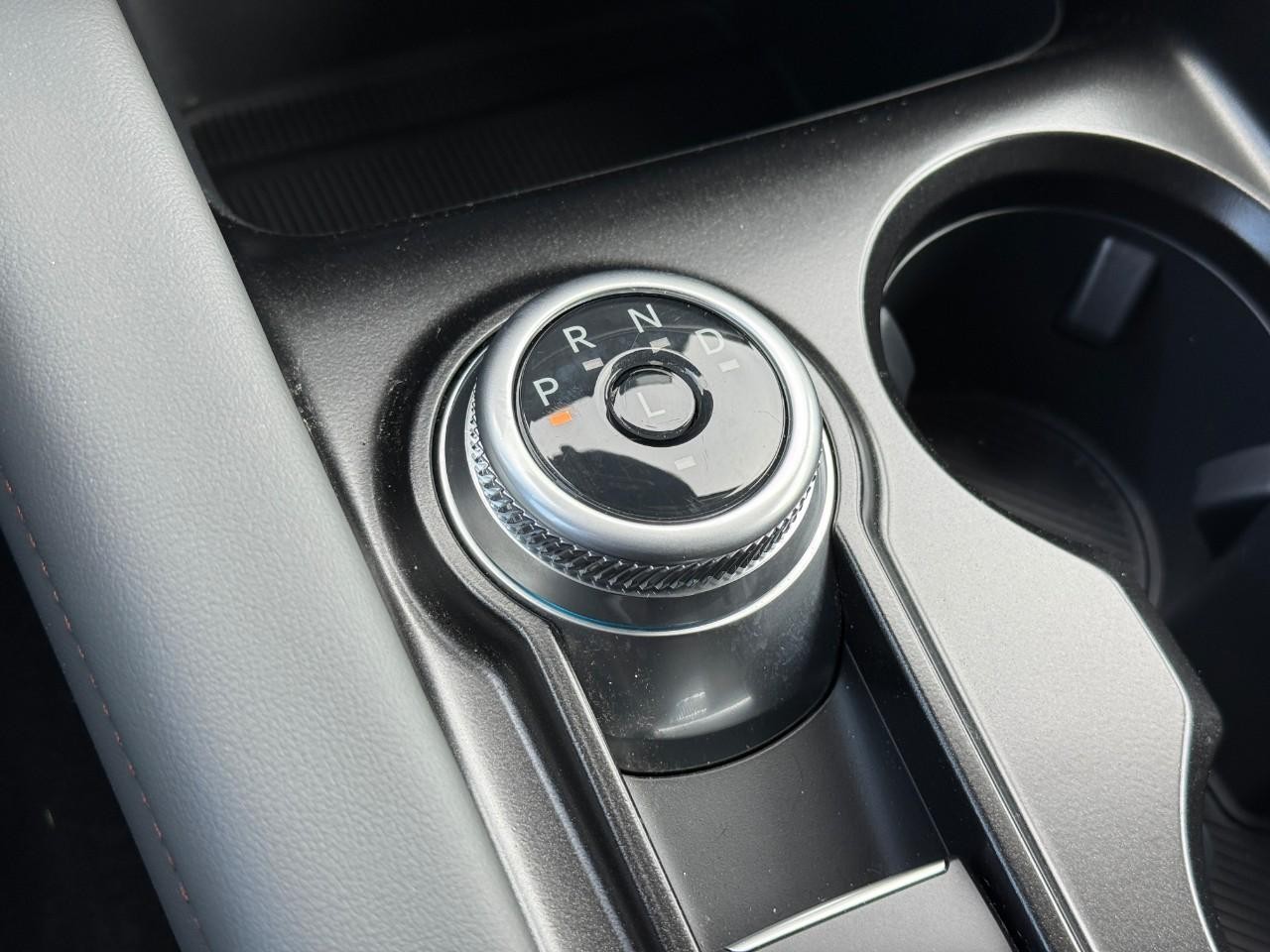 Ford Explorer Vehicle Full-screen Gallery Image 17