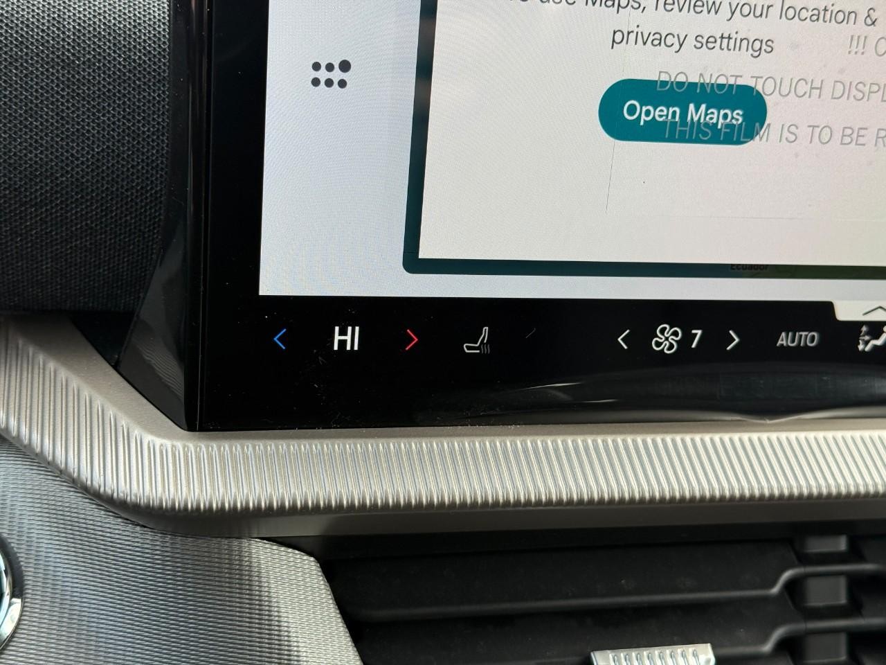 Ford Explorer Vehicle Full-screen Gallery Image 18