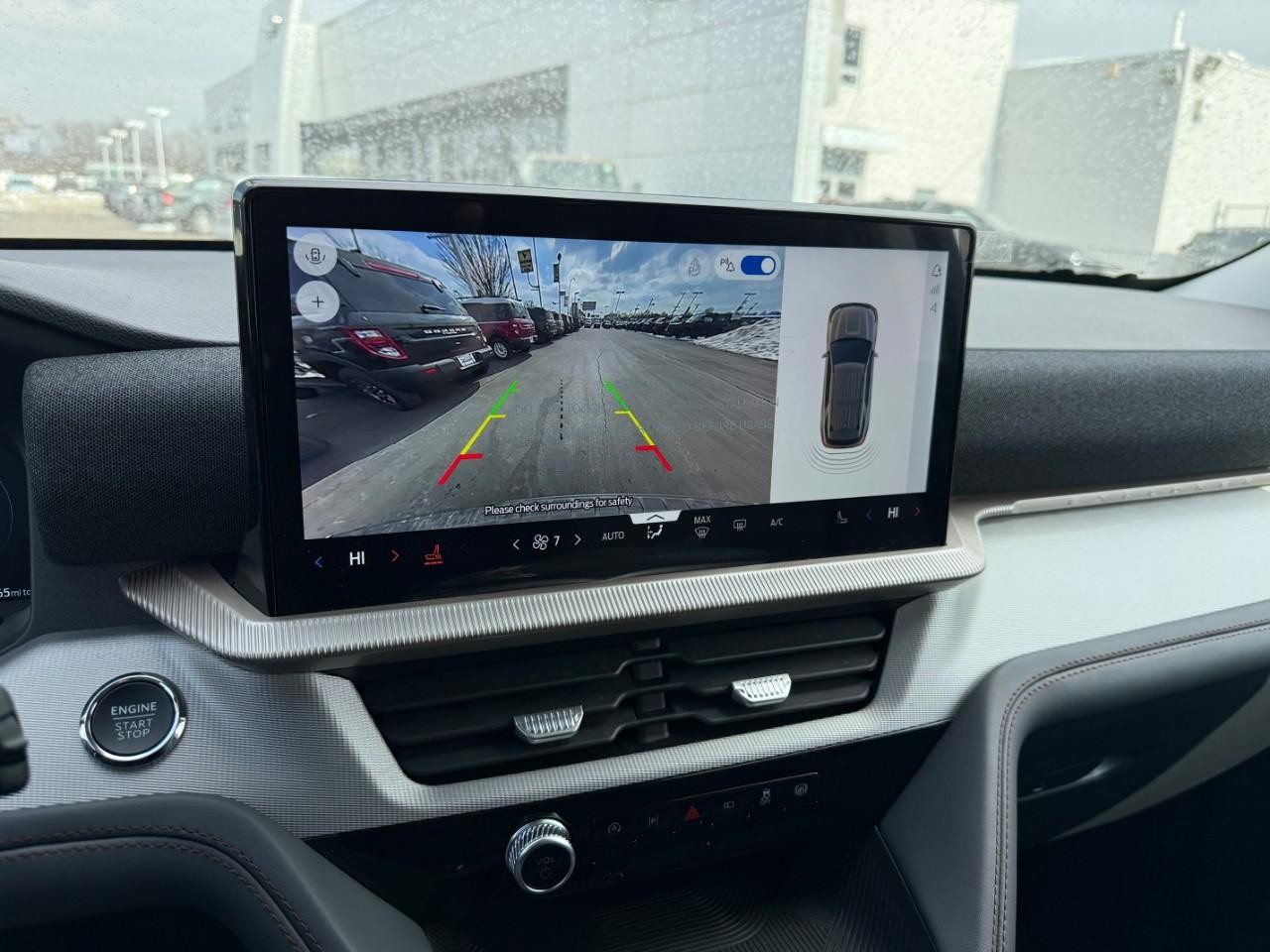 Ford Explorer Vehicle Full-screen Gallery Image 19