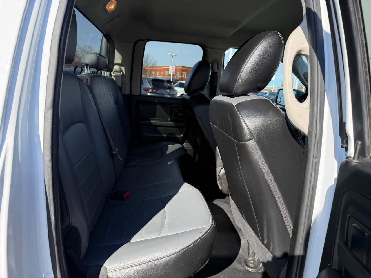 Ram 1500 Classic Vehicle Full-screen Gallery Image 08