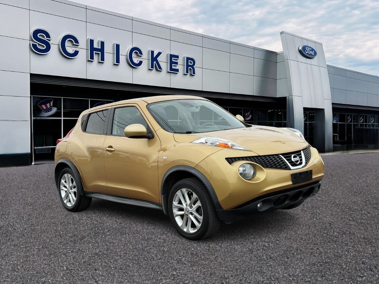 Nissan Juke Vehicle Full-screen Gallery Image 01