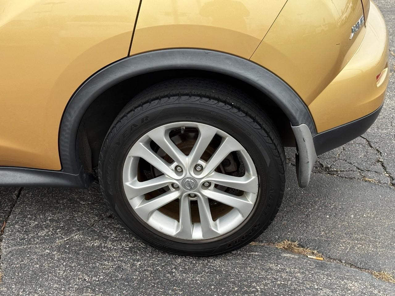 Nissan Juke Vehicle Full-screen Gallery Image 05