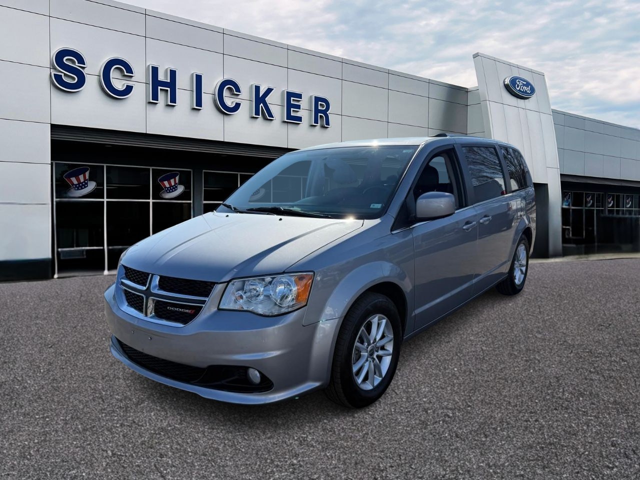 Dodge Grand Caravan Vehicle Full-screen Gallery Image 04