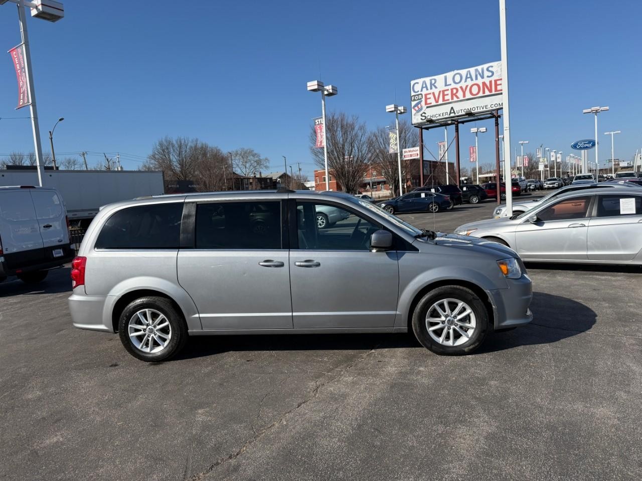 Dodge Grand Caravan Vehicle Full-screen Gallery Image 05