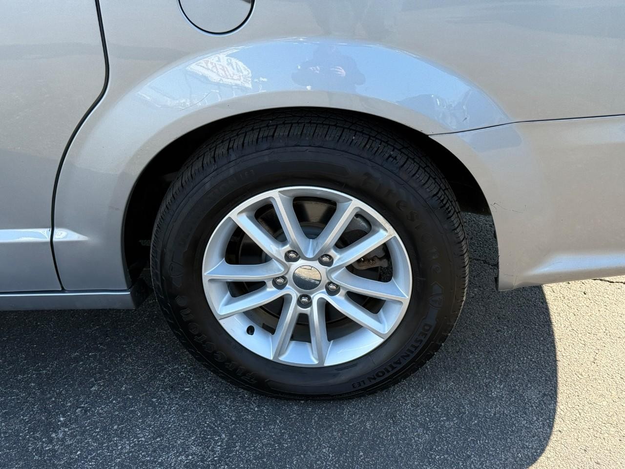 Dodge Grand Caravan Vehicle Full-screen Gallery Image 06