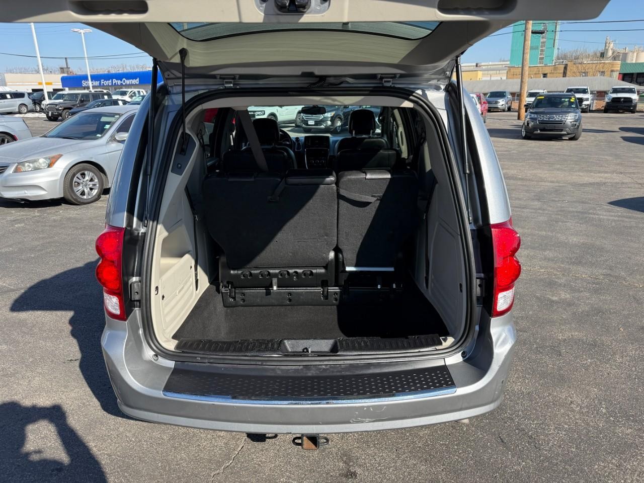 Dodge Grand Caravan Vehicle Full-screen Gallery Image 07