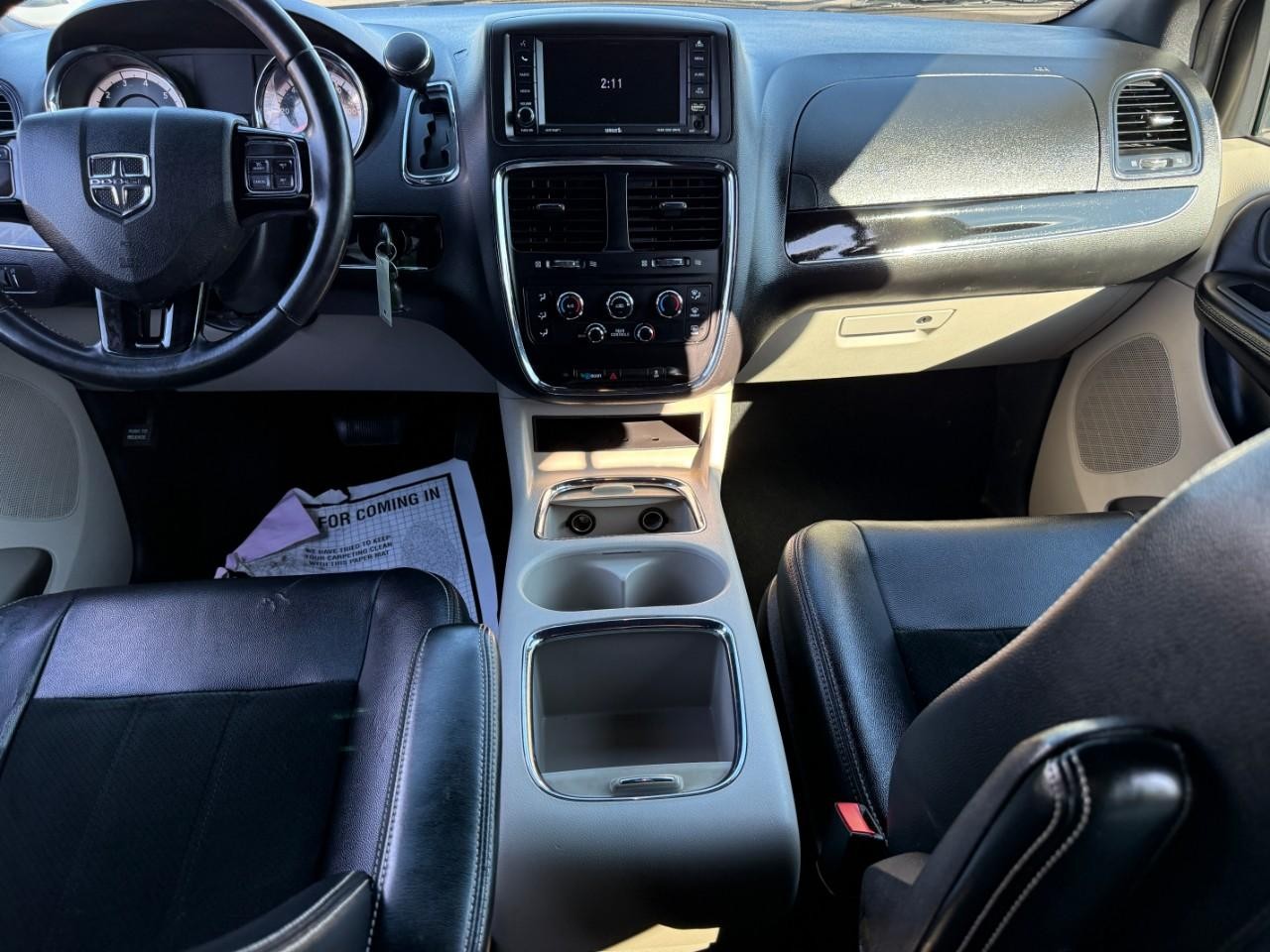 Dodge Grand Caravan Vehicle Full-screen Gallery Image 12